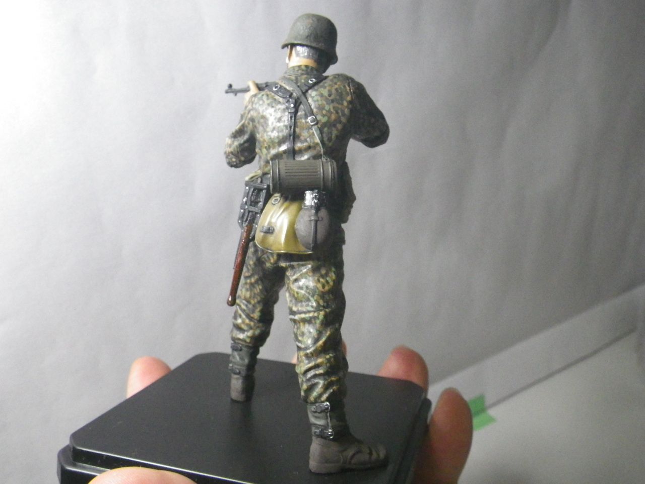 タミヤ 1/16 ドイツ戦闘歩兵 ヴィネット 完成品 ジオラマ ダイオラマ タミヤ 1/16 ドイツ戦闘歩兵 ヴィネット 完成品 ジオラマ