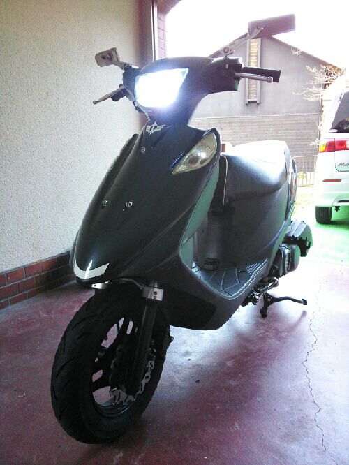 スズキ アドレスV125 (プロジェクター風HID、LEDポジション