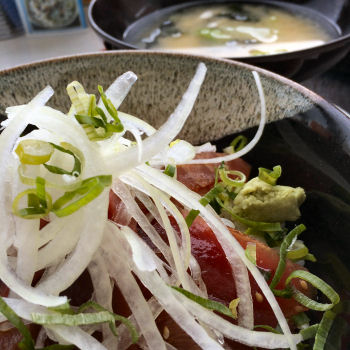 カツオ丼