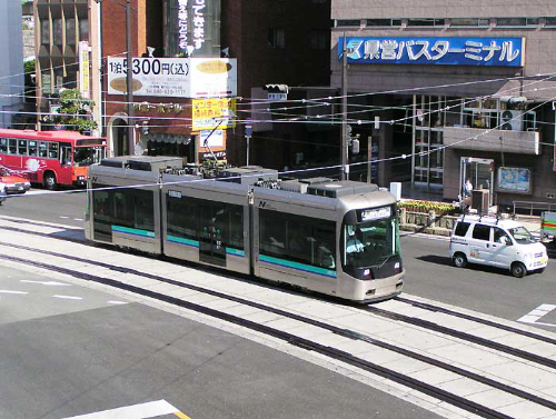 路面電車駅前2.jpg