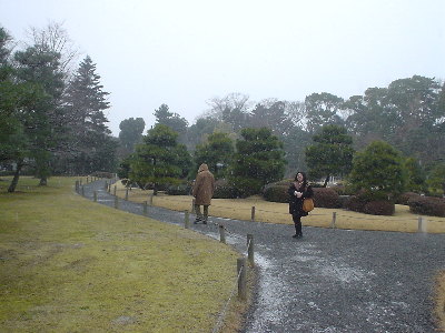 雪の二条城とまきちゃん
