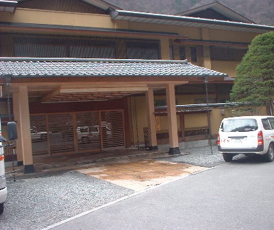 慶雲館玄関