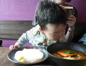 カレーを臭う息子