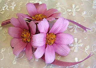 ハンドメイドのお花 布花 で作った秋桜 コスモス のコサージュ 花華便り ハナハナ 楽天ブログ