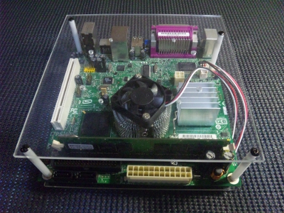 まな板をまな板でフタ | Mini-ITXの小型パソコンケースを自作でつくり 