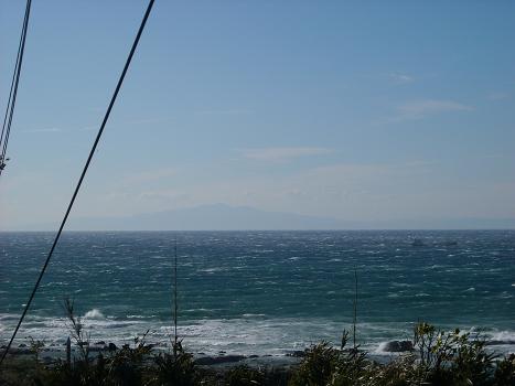洲崎灯台から伊豆大島.JPG