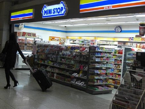 今度は仁川空港のコンビニです 響く ユーフォニアム 楽天ブログ