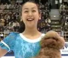 浅田真央ちゃんと愛犬エアロの競演（動画が見られます
