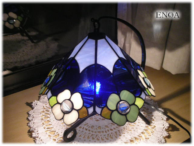 ステンドグラス作品：おはじきの花で六面ランプ | ＡＫＩ-ＨＡＲＵ兄弟