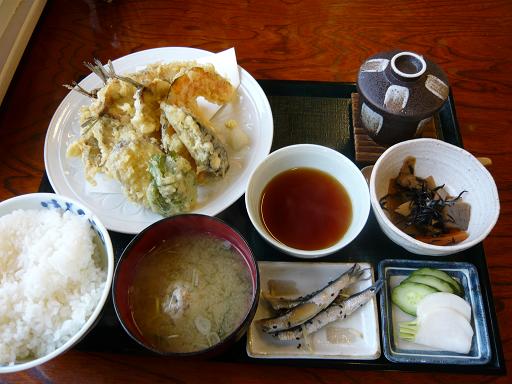 片貝　お食事処まるに　いわしの天ぷら定食