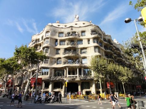 カサ・ミラ (ラ・ペドレラ) スペイン旅行記~ガウディとモデルニスモ建築~ 楽天ブログ