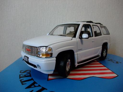 正規取扱店】 DUB GMC ユーコン デナリ 1/18 ミニカー - provilan.com