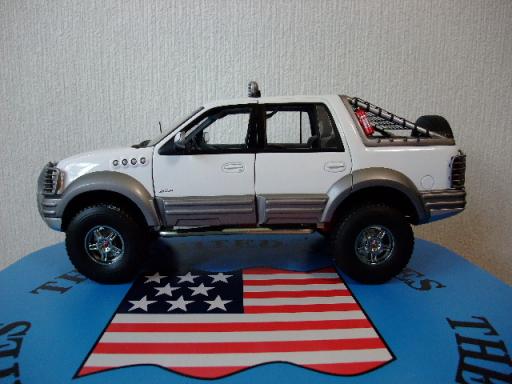 フォードヒマラヤエクスペディション size 1/18 | アメ車 大好き