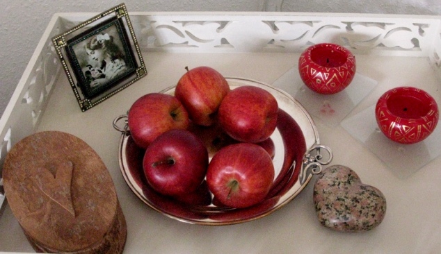 0126=Apples, hearts and candles.jpg