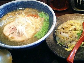 綺麗なラーメンだなぁぁぁ。。。