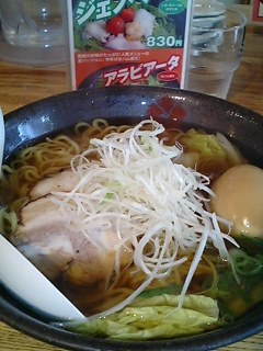トン吉は、今の時期に白菜が乗ってるのが気に入らないようです・・・