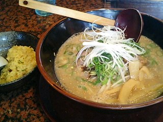 チャーハン半分食べました・・・