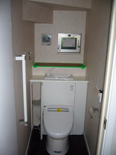 1Fトイレ_1(07.11.02).jpg