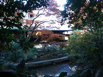 廣誠院の庭と建物