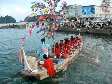 勝浦八幡神社・例大祭:櫂伝馬行事