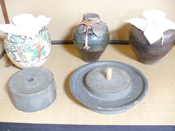 抹茶挽きの石臼分解