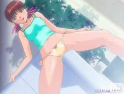 ソファの手すりに股間をこすりつけて2.jpg