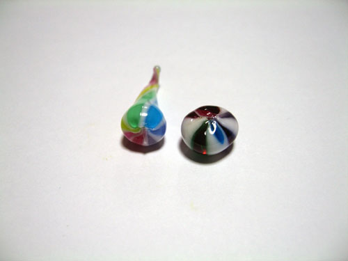 非常に美しい♪♪(*^_^*) 喜南鈴ガラスCシリーズ・Kinari虹ガラス。ツイスト棒は練習あるのみ！- －ヾ(・・*) | とんぼ玉工房