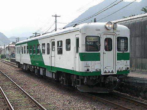 大糸線（南小谷―糸魚川の非電化区間）運行車両の外装変更（国鉄色化