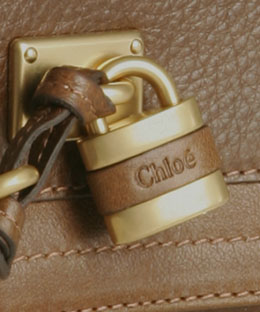 Chloeクロエの長財布♪南京錠と鍵が付いたパディントンのチェス Chloeクロエの長財布♪南京錠と鍵が付いたパディントンのチェス