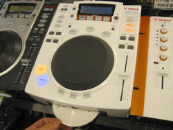 DJ用CDプレイヤーの便利な機能 ～CDJのサンプリング機能について～ | DJ機材専門店PowerDJ's Blog - 楽天ブログ