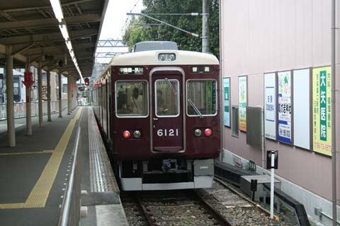 阪急甲陽線・夙川駅・停車している電車（２００７年４月８日）