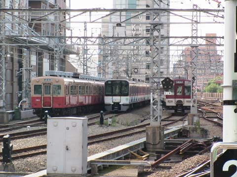 阪神・西大阪線・尼崎駅・留置線の近鉄電車（２００８年９月６日）