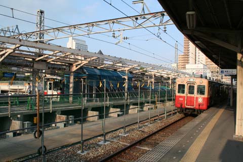 阪神・西大阪線・尼崎駅・新２番３番ホーム工事中（２００７年８月５日）