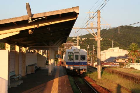 南海・多奈川線・深日町駅・ホーム（２００６年９月３日）