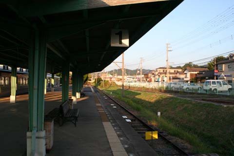 南海・多奈川線・多奈川駅・１番ホーム（２００６年９月３日）