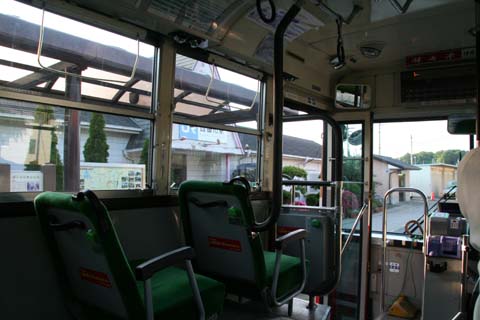 西脇市駅前の神姫バス（２００９年６月６日）