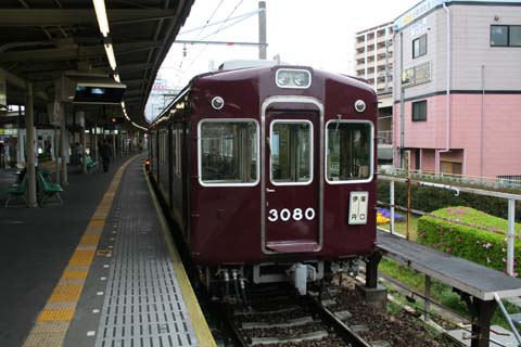 阪急伊丹線・塚口駅・伊丹線電車（２００７年４月２２日）