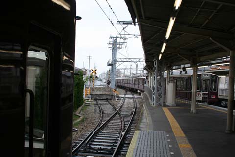 阪急伊丹線・塚口駅・神戸本線との接続（２００７年４月２２日）