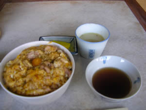 鳥岩楼の親子丼