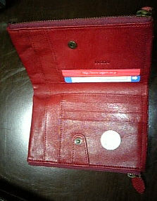 GUESSのお財布2.jpg