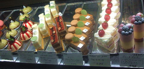 苺のショートケーキが2種類の謎 和泉シェフのアントルメ 会 ６ サロン ド テ スリジェ ガレットのお菓子日記 楽天ブログ