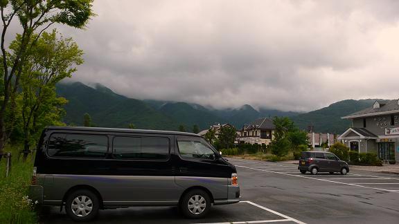 河口湖美術館の駐車場にて