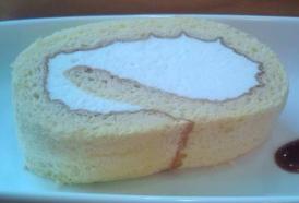 デリスカフェのデリス・プレミアムロールケーキ（生クリームロールケーキ）