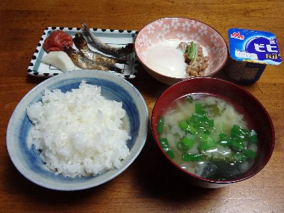 今朝の朝ごはんはめざしの焼魚と山芋納豆 沢庵に梅干 デザートにヨーグルトでした 美味しかったです 美味しい味噌汁のブログ 楽天ブログ