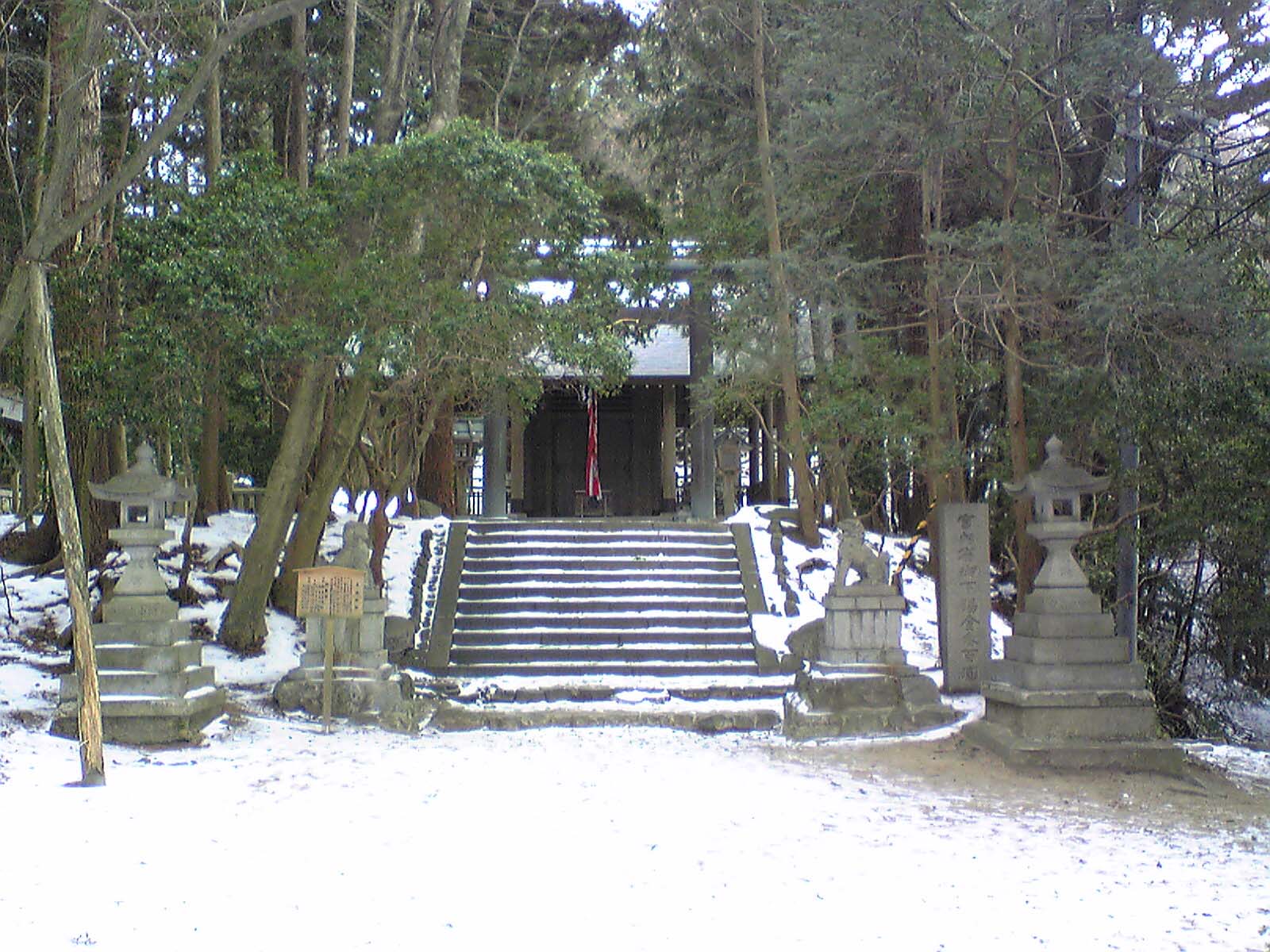 千早城〜二の丸にて社殿(本丸)