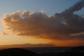 雨雲と富士山