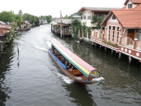 バンコク・ヤイ運河の舟