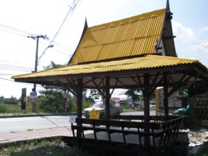 Ban Kluai - Sai Noi通り沿いのサーラー