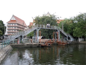 パーシーチャルーン運河に架かる橋