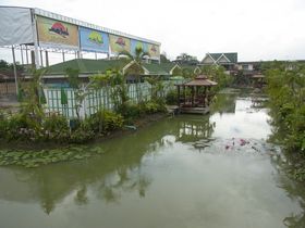 マハーナコーン水上マーケットの運河